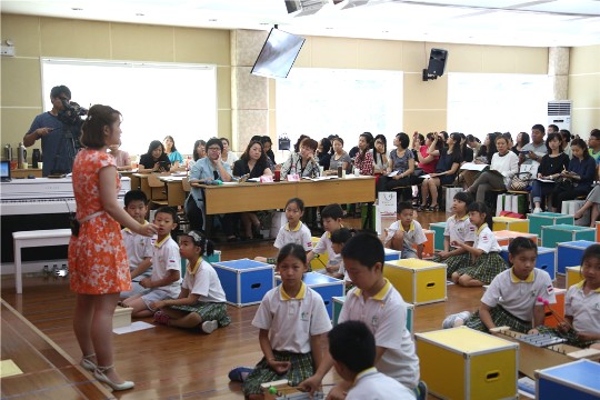 和平里第四小学赵珝洁老师执教3年级欣赏课《天鹅》.JPG