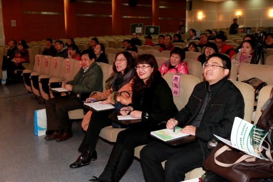 4市区领导观摩师生展示.JPG
