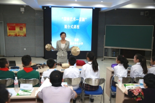 20150928 10 八里庄中心小学京剧伴奏乐器展示课.jpg