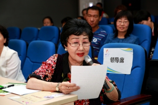 20150928 304 京剧表演艺术家孙毓敏做点评.jpg