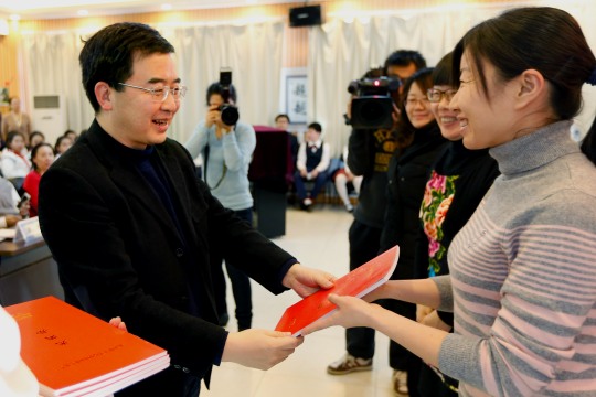 织奖单位颁奖.jpg