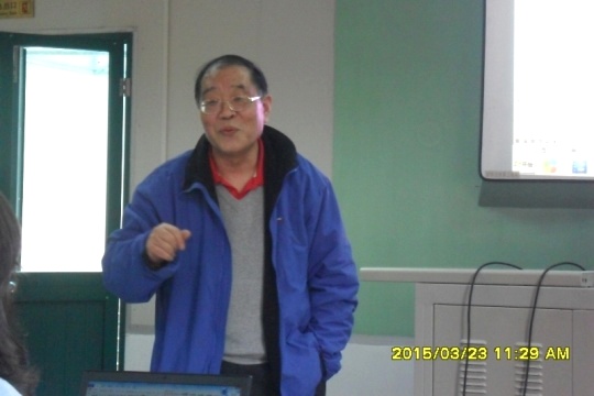 2、上海市新中高级中学校长徐阿根做讲座《关于教师教学特色的思考》.JPG