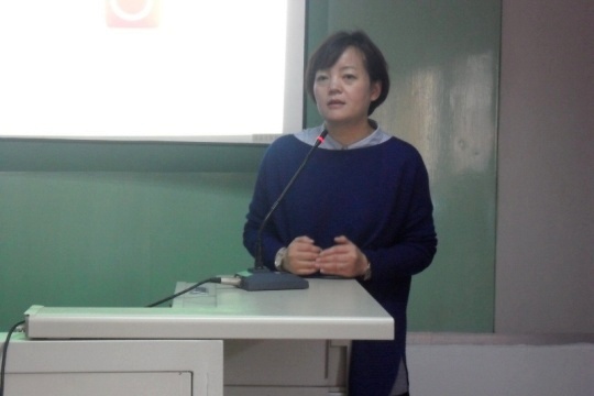 7、上海教育科学研究院教授王洁做讲座《教师群体合作的研修技能》.JPG