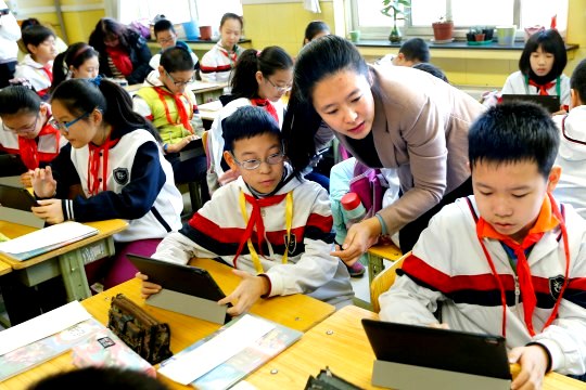 《百分数是什么》课堂：学生用PAD进行学习和反馈.jpg