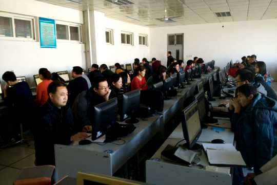 唐山市各区县教师代表尝试北京数字学校云课堂进行模拟教学.jpg