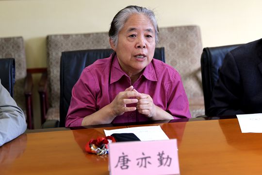 唐亦勤书记介绍我院情况.jpg