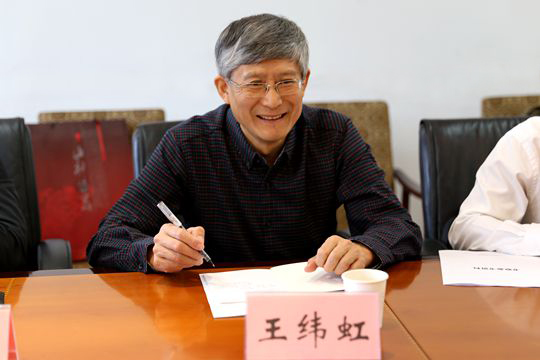 王纬虹副院长了解我院情况.jpg