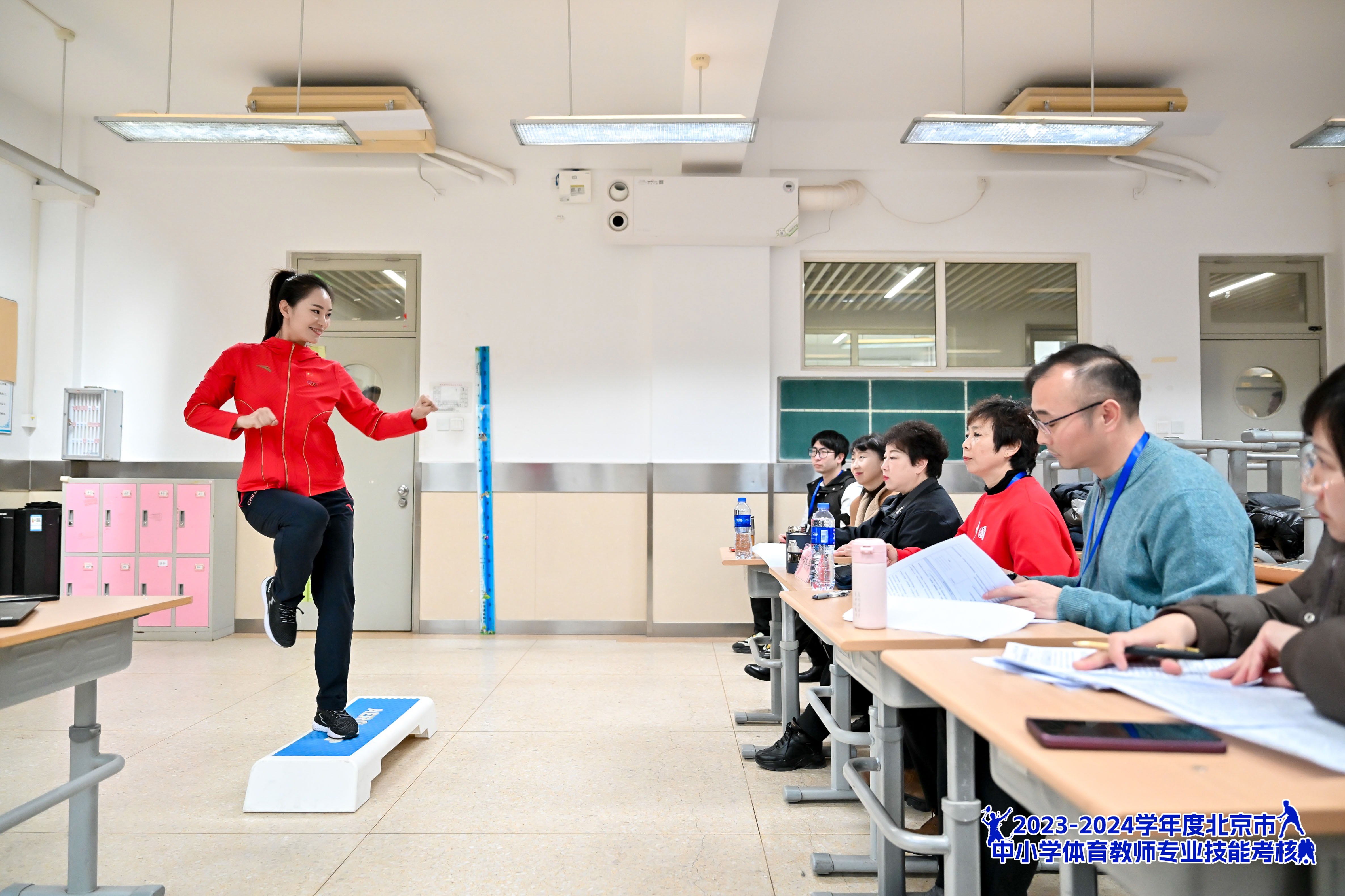 7--教师参加踏板操项目微格教学.jpg
